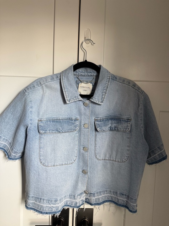 Habitual Jackets & Blazers - Like new Habitual Light Blue Denim Jacket with pockets and a body fit. Size M.